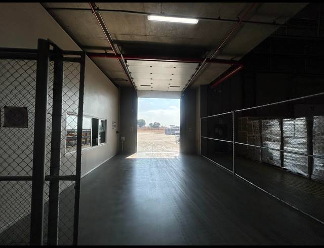22,000M² WAREHOUSE TO LET IN GLEN MARAIS